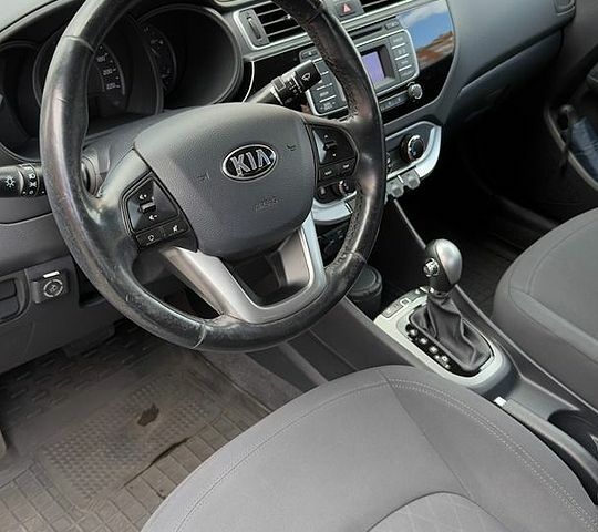 Серый Киа Рио, объемом двигателя 1.4 л и пробегом 133 тыс. км за 12500 $, фото 8 на Automoto.ua