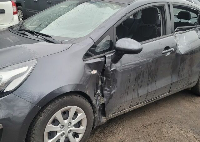 Серый Киа Рио, объемом двигателя 1.4 л и пробегом 43 тыс. км за 6500 $, фото 2 на Automoto.ua
