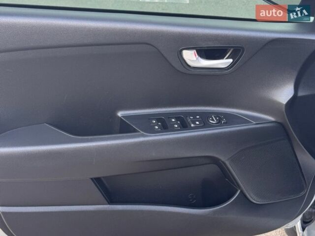 Серый Киа Рио, объемом двигателя 1.59 л и пробегом 81 тыс. км за 10000 $, фото 10 на Automoto.ua