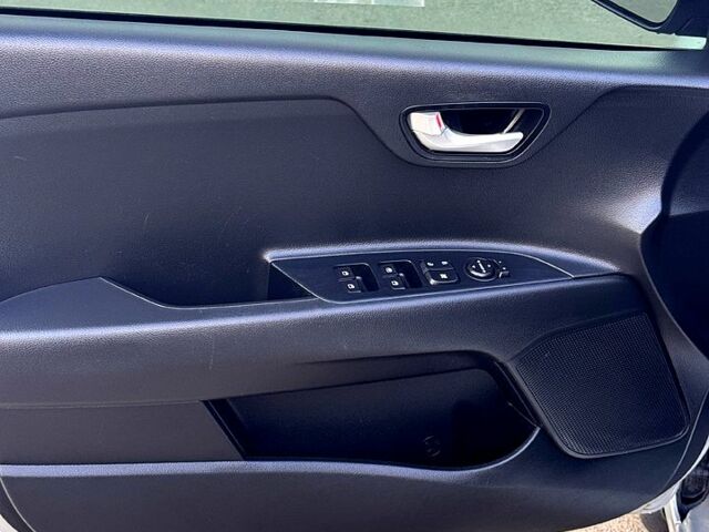 Серый Киа Рио, объемом двигателя 1.6 л и пробегом 81 тыс. км за 10000 $, фото 8 на Automoto.ua