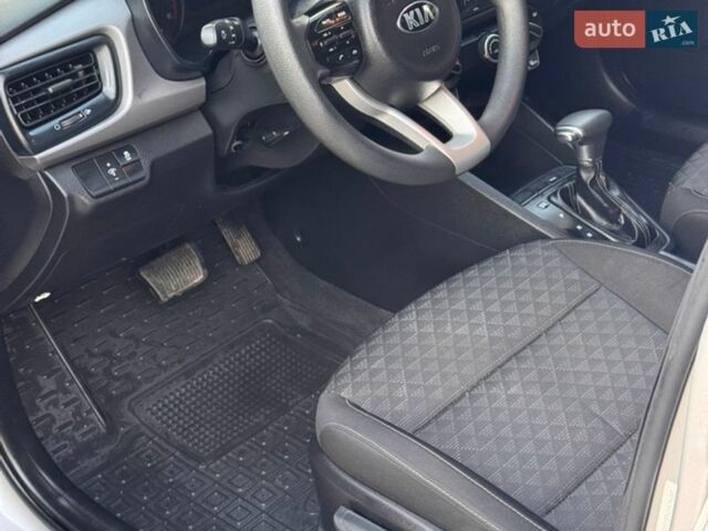Серый Киа Рио, объемом двигателя 1.59 л и пробегом 81 тыс. км за 10000 $, фото 8 на Automoto.ua