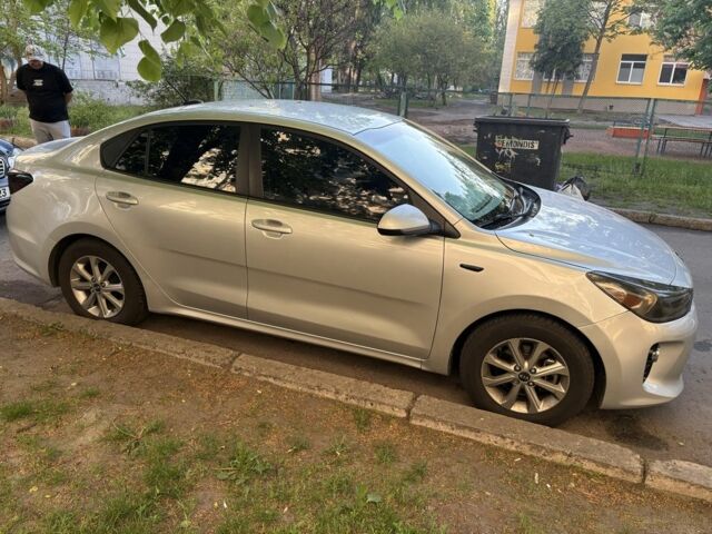 Серый Киа Рио, объемом двигателя 1.6 л и пробегом 150 тыс. км за 8000 $, фото 2 на Automoto.ua