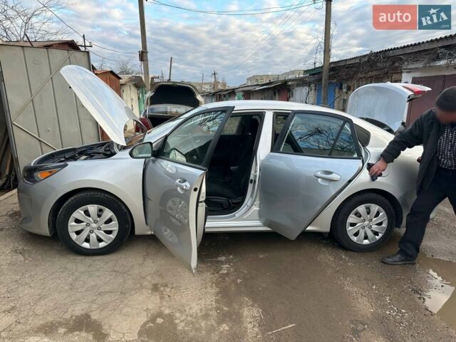 Серый Киа Рио, объемом двигателя 1.59 л и пробегом 70 тыс. км за 11150 $, фото 4 на Automoto.ua