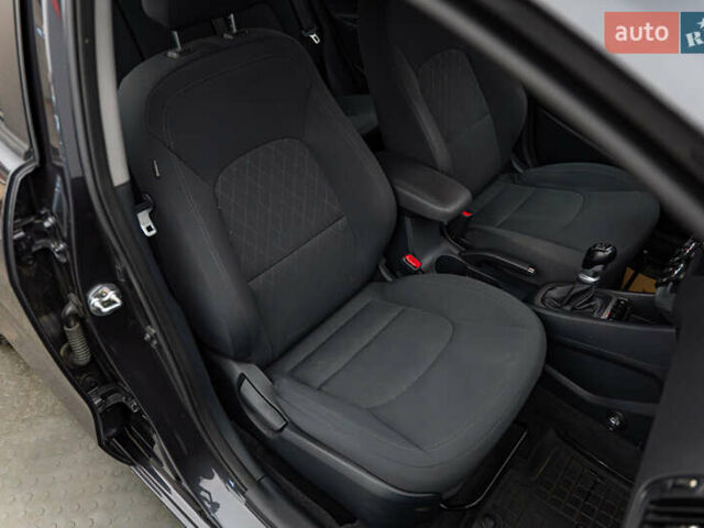 Серый Киа Рио, объемом двигателя 1.4 л и пробегом 75 тыс. км за 8988 $, фото 18 на Automoto.ua