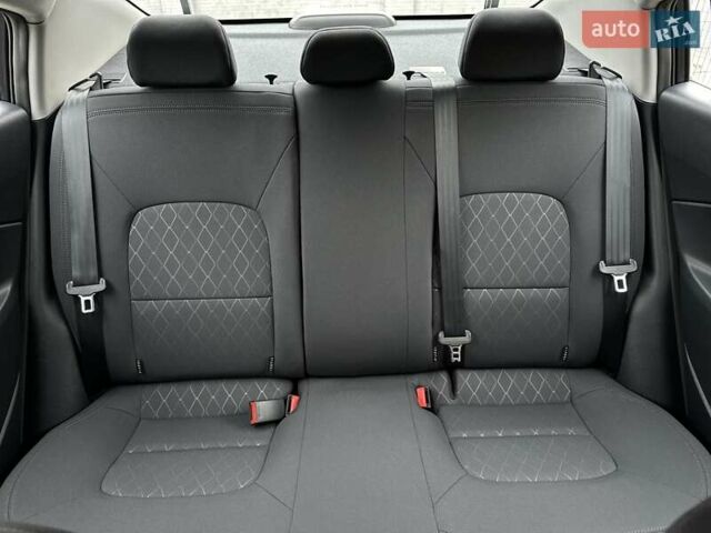 Сірий Кіа Ріо, об'ємом двигуна 1.4 л та пробігом 14 тис. км за 12990 $, фото 37 на Automoto.ua