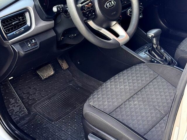 Серый Киа Рио, объемом двигателя 1.6 л и пробегом 81 тыс. км за 10000 $, фото 5 на Automoto.ua