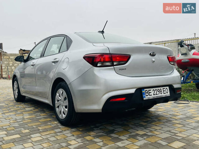 Серый Киа Рио, объемом двигателя 1.59 л и пробегом 68 тыс. км за 11900 $, фото 5 на Automoto.ua