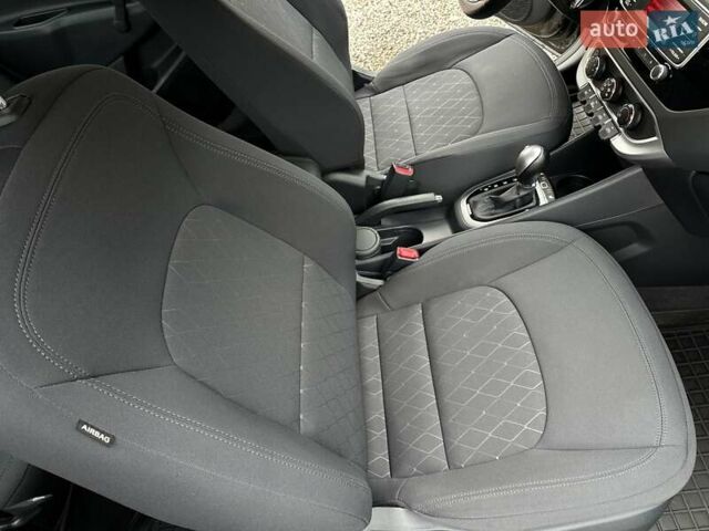 Сірий Кіа Ріо, об'ємом двигуна 1.4 л та пробігом 14 тис. км за 12990 $, фото 40 на Automoto.ua