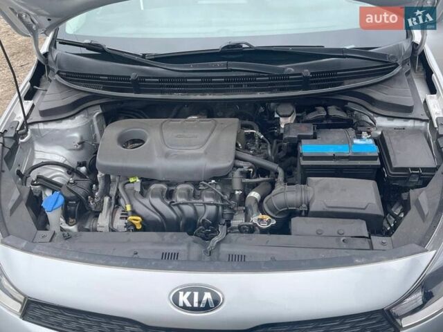 Серый Киа Рио, объемом двигателя 1.59 л и пробегом 81 тыс. км за 10000 $, фото 29 на Automoto.ua