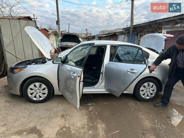 Серый Киа Рио, объемом двигателя 1.59 л и пробегом 70 тыс. км за 11500 $, фото 4 на Automoto.ua