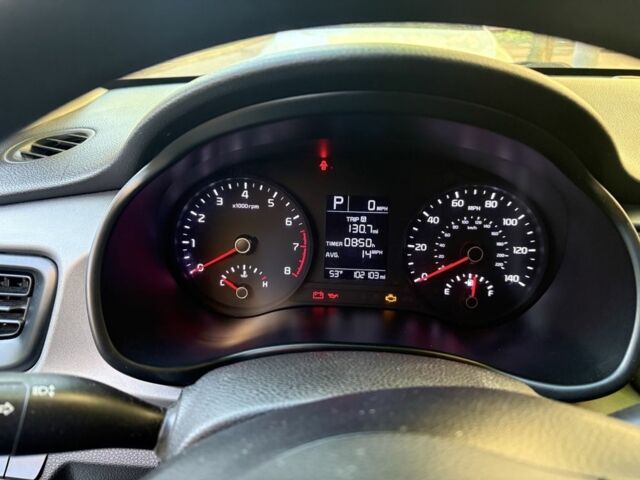 Серый Киа Рио, объемом двигателя 1.6 л и пробегом 150 тыс. км за 8000 $, фото 5 на Automoto.ua