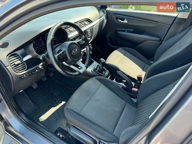 Серый Киа Рио, объемом двигателя 1.37 л и пробегом 122 тыс. км за 9200 $, фото 8 на Automoto.ua