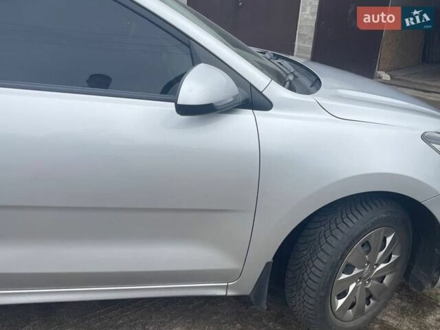 Серый Киа Рио, объемом двигателя 1.59 л и пробегом 81 тыс. км за 10000 $, фото 11 на Automoto.ua