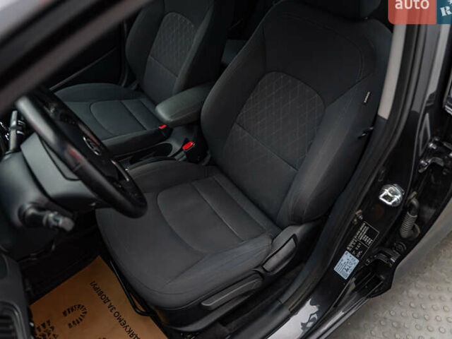 Серый Киа Рио, объемом двигателя 1.4 л и пробегом 75 тыс. км за 8988 $, фото 8 на Automoto.ua