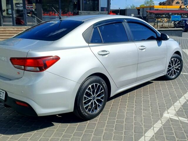 Серый Киа Рио, объемом двигателя 1.6 л и пробегом 100 тыс. км за 11299 $, фото 1 на Automoto.ua
