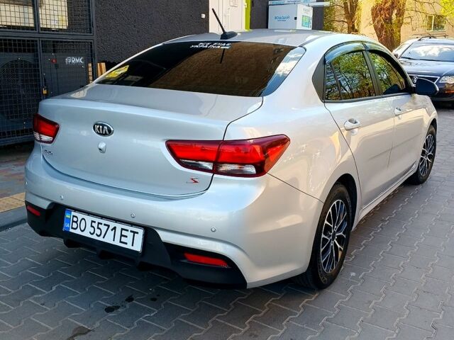 Серый Киа Рио, объемом двигателя 1.6 л и пробегом 100 тыс. км за 11299 $, фото 2 на Automoto.ua