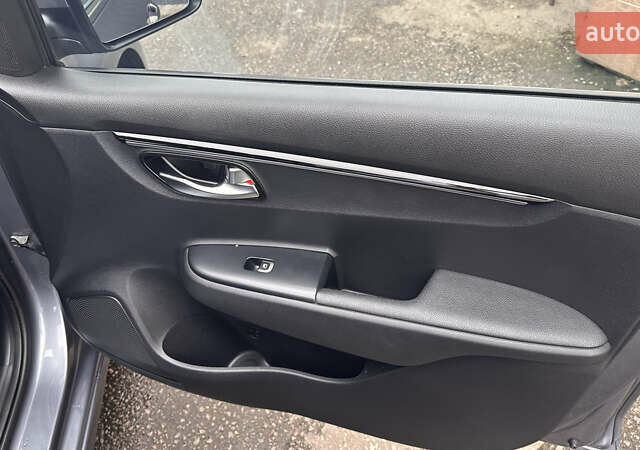 Серый Киа Рио, объемом двигателя 1.59 л и пробегом 122 тыс. км за 14800 $, фото 14 на Automoto.ua