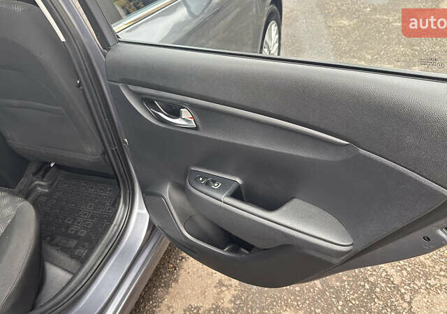 Серый Киа Рио, объемом двигателя 1.59 л и пробегом 122 тыс. км за 14800 $, фото 16 на Automoto.ua