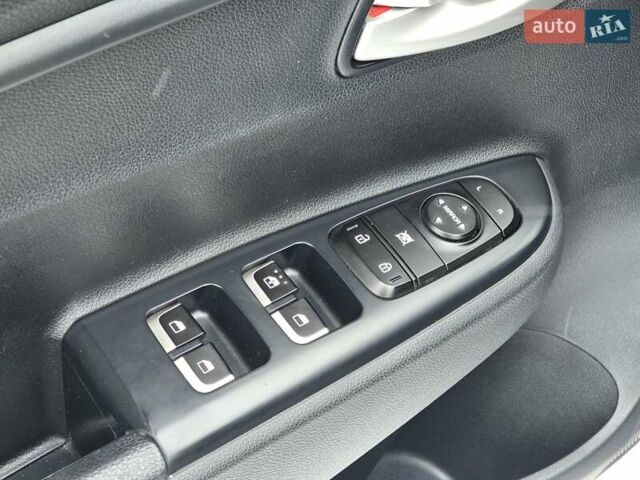 Серый Киа Рио, объемом двигателя 1.59 л и пробегом 91 тыс. км за 11900 $, фото 37 на Automoto.ua