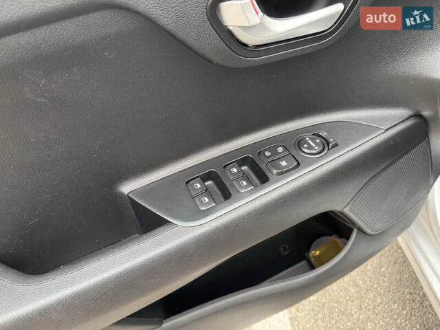 Серый Киа Рио, объемом двигателя 1.6 л и пробегом 65 тыс. км за 12800 $, фото 27 на Automoto.ua