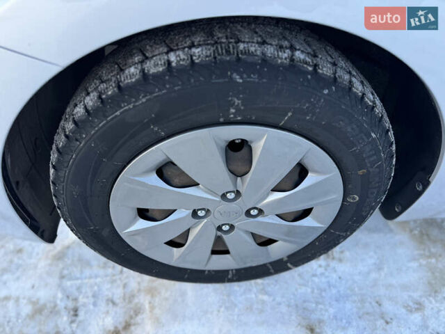 Серый Киа Рио, объемом двигателя 1.59 л и пробегом 65 тыс. км за 12700 $, фото 22 на Automoto.ua