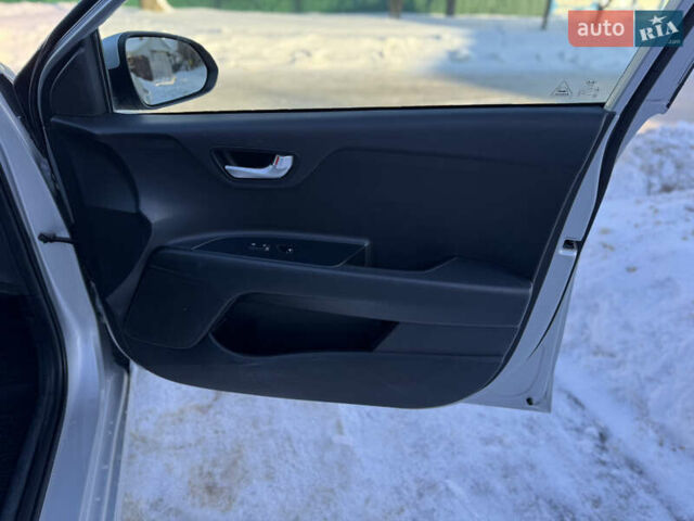 Серый Киа Рио, объемом двигателя 1.59 л и пробегом 65 тыс. км за 12700 $, фото 49 на Automoto.ua