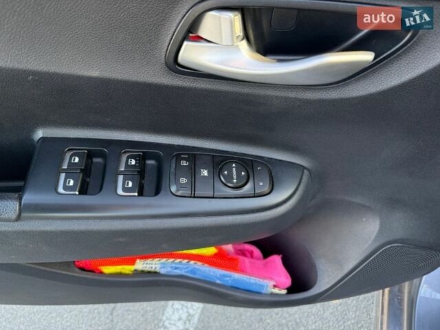 Серый Киа Рио, объемом двигателя 1.37 л и пробегом 135 тыс. км за 11100 $, фото 8 на Automoto.ua