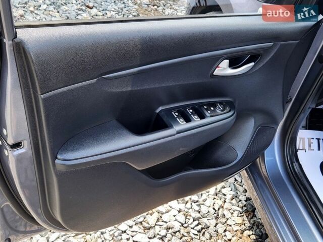 Сірий Кіа Ріо, об'ємом двигуна 1.37 л та пробігом 135 тис. км за 12999 $, фото 20 на Automoto.ua