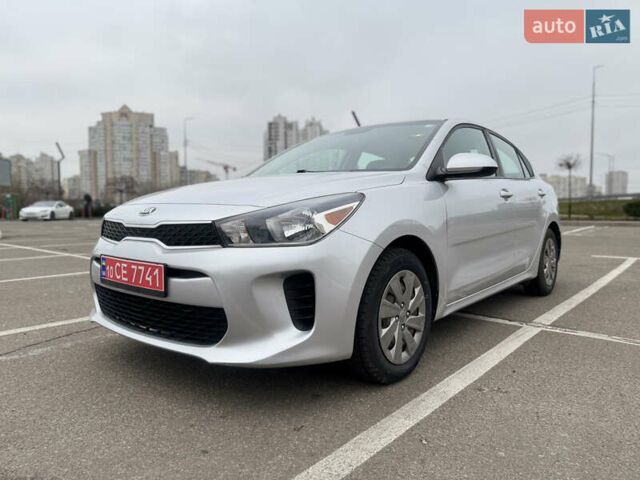 Серый Киа Рио, объемом двигателя 1.6 л и пробегом 65 тыс. км за 12800 $, фото 1 на Automoto.ua