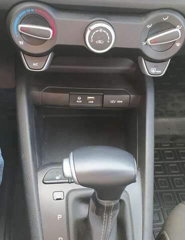 Серый Киа Рио, объемом двигателя 1.6 л и пробегом 8 тыс. км за 14500 $, фото 7 на Automoto.ua