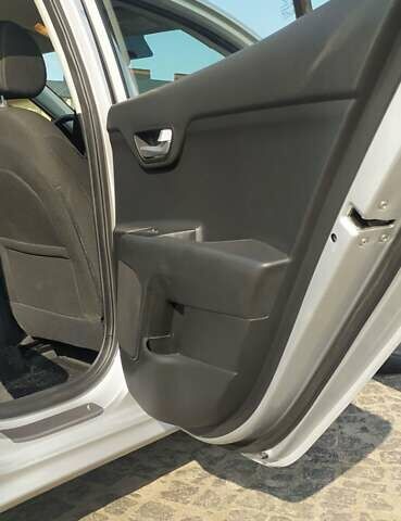 Серый Киа Рио, объемом двигателя 1.6 л и пробегом 8 тыс. км за 14500 $, фото 15 на Automoto.ua