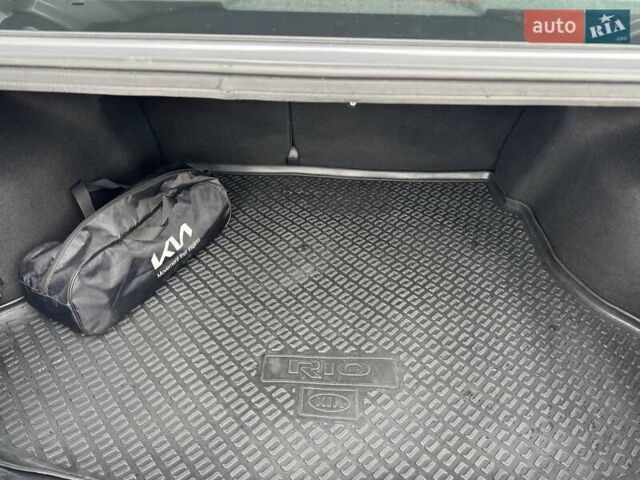 Сірий Кіа Ріо, об'ємом двигуна 1.59 л та пробігом 125 тис. км за 13800 $, фото 10 на Automoto.ua