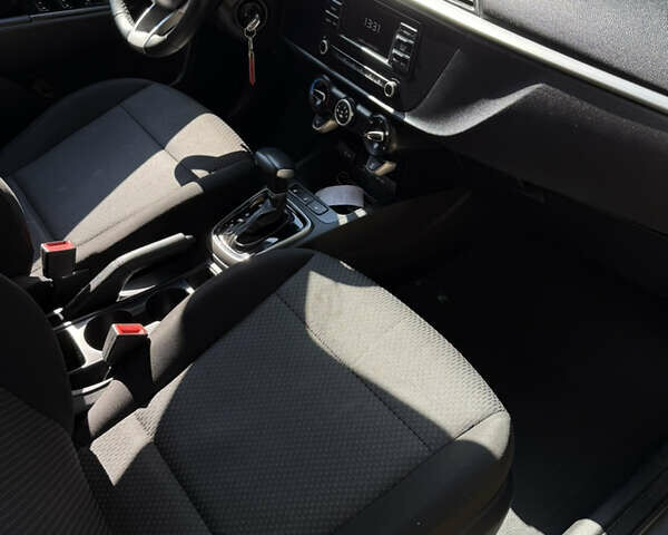 Серый Киа Рио, объемом двигателя 1.37 л и пробегом 78 тыс. км за 13600 $, фото 12 на Automoto.ua