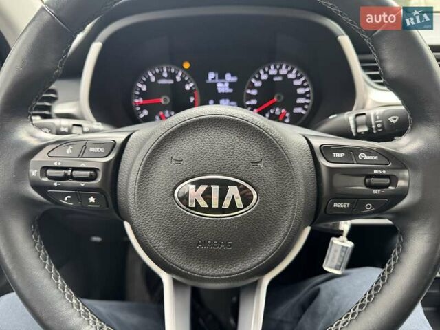 Сірий Кіа Ріо, об'ємом двигуна 1.59 л та пробігом 125 тис. км за 13800 $, фото 5 на Automoto.ua