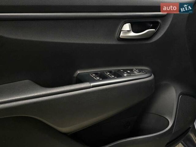 Сірий Кіа Ріо, об'ємом двигуна 1.37 л та пробігом 60 тис. км за 13999 $, фото 16 на Automoto.ua