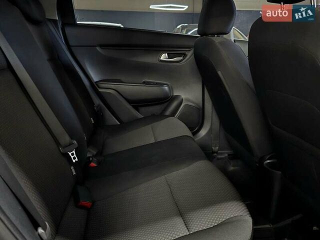 Сірий Кіа Ріо, об'ємом двигуна 1.37 л та пробігом 60 тис. км за 13999 $, фото 21 на Automoto.ua