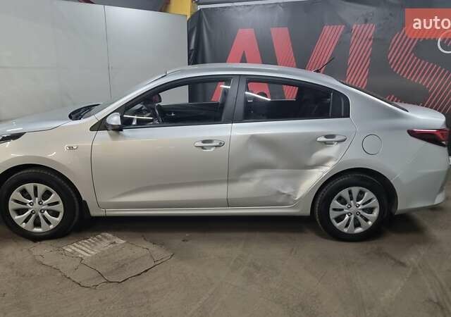 Серый Киа Рио, объемом двигателя 1.37 л и пробегом 64 тыс. км за 12900 $, фото 1 на Automoto.ua