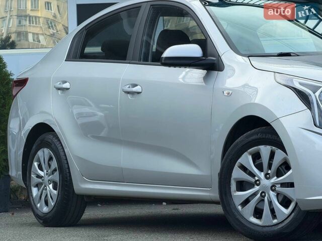 Серый Киа Рио, объемом двигателя 1.37 л и пробегом 95 тыс. км за 14000 $, фото 6 на Automoto.ua