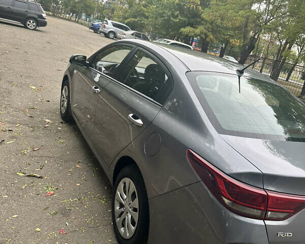 Серый Киа Рио, объемом двигателя 1.37 л и пробегом 57 тыс. км за 13800 $, фото 3 на Automoto.ua
