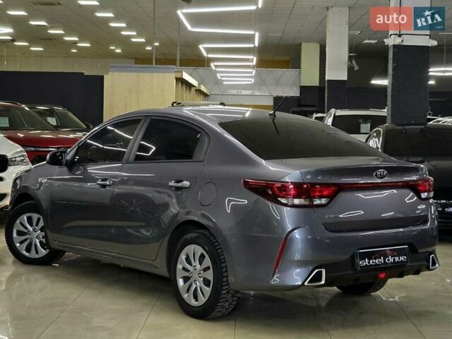 Сірий Кіа Ріо, об'ємом двигуна 1.37 л та пробігом 60 тис. км за 13999 $, фото 4 на Automoto.ua