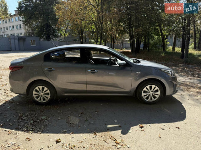 Серый Киа Рио, объемом двигателя 1.37 л и пробегом 78 тыс. км за 13600 $, фото 3 на Automoto.ua