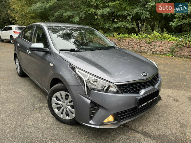 Серый Киа Рио, объемом двигателя 1.37 л и пробегом 67 тыс. км за 13800 $, фото 3 на Automoto.ua