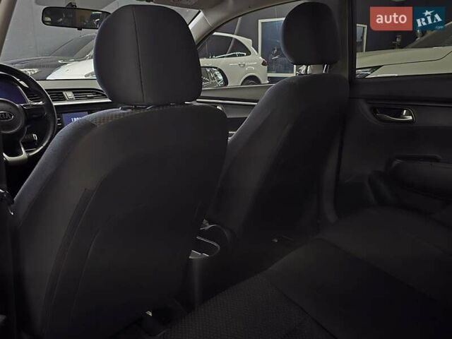 Сірий Кіа Ріо, об'ємом двигуна 1.37 л та пробігом 60 тис. км за 13999 $, фото 20 на Automoto.ua