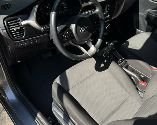 Серый Киа Рио, объемом двигателя 1.37 л и пробегом 78 тыс. км за 13600 $, фото 9 на Automoto.ua