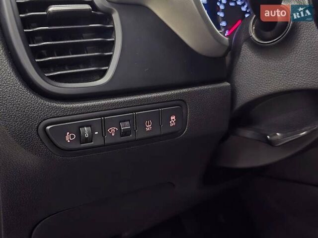 Сірий Кіа Ріо, об'ємом двигуна 1.37 л та пробігом 60 тис. км за 13999 $, фото 15 на Automoto.ua