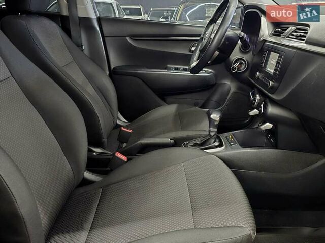 Сірий Кіа Ріо, об'ємом двигуна 1.37 л та пробігом 60 тис. км за 13999 $, фото 24 на Automoto.ua
