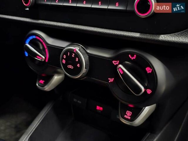Сірий Кіа Ріо, об'ємом двигуна 1.37 л та пробігом 60 тис. км за 13999 $, фото 27 на Automoto.ua