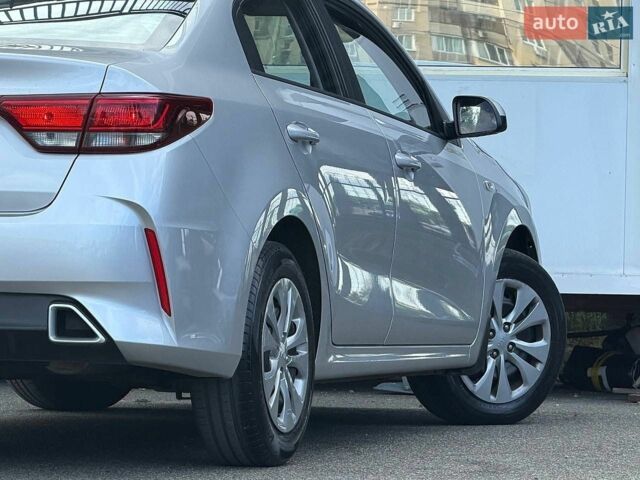 Серый Киа Рио, объемом двигателя 1.37 л и пробегом 95 тыс. км за 14000 $, фото 13 на Automoto.ua