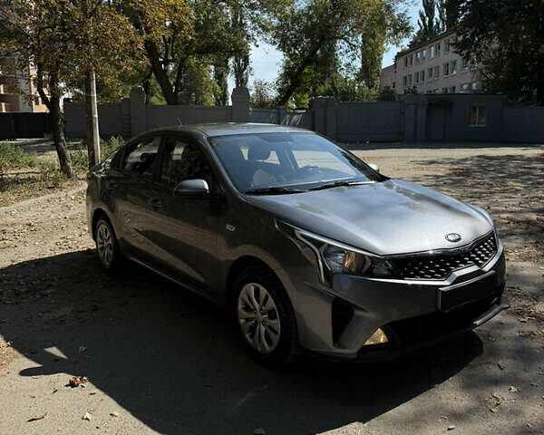 Серый Киа Рио, объемом двигателя 1.37 л и пробегом 78 тыс. км за 13600 $, фото 2 на Automoto.ua