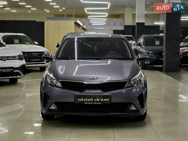 Сірий Кіа Ріо, об'ємом двигуна 1.37 л та пробігом 60 тис. км за 13999 $, фото 2 на Automoto.ua